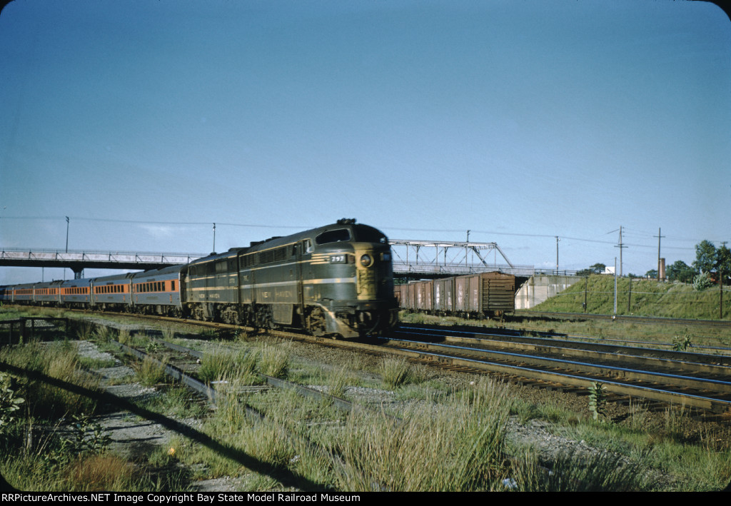 NH C-Liner 797 hustles through Providence